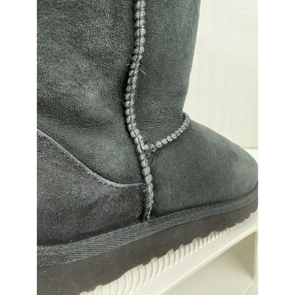 UGG Australia Classic Short II Boots Black Suede Sheepskin Youth Sz. 3 WMS Sz. 5